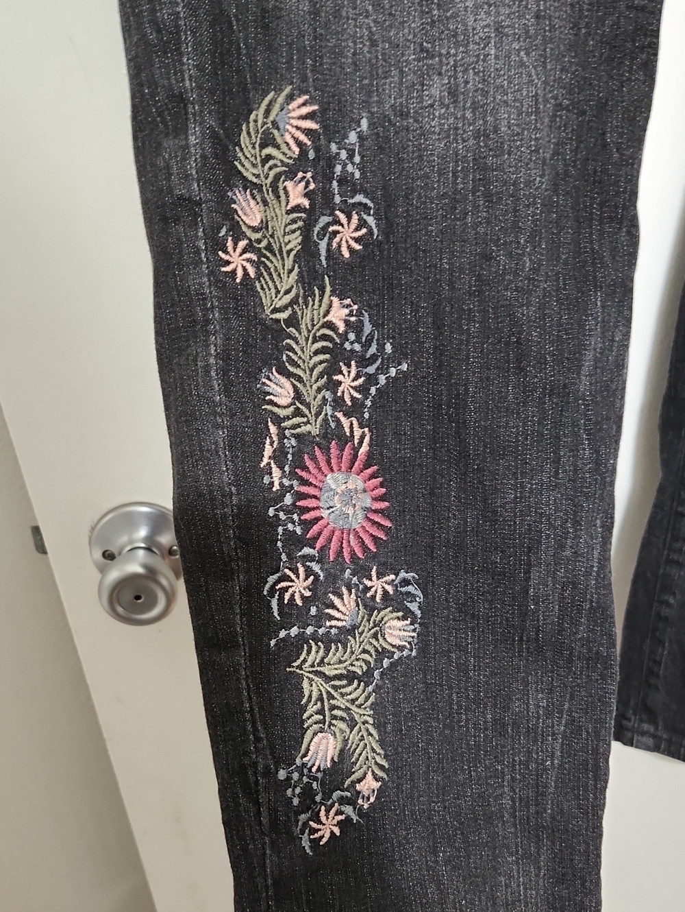 Soho Boyfriend New York & Company Black and Charcoal Stretch Jeans Sz 14 - Picture 2 of 14